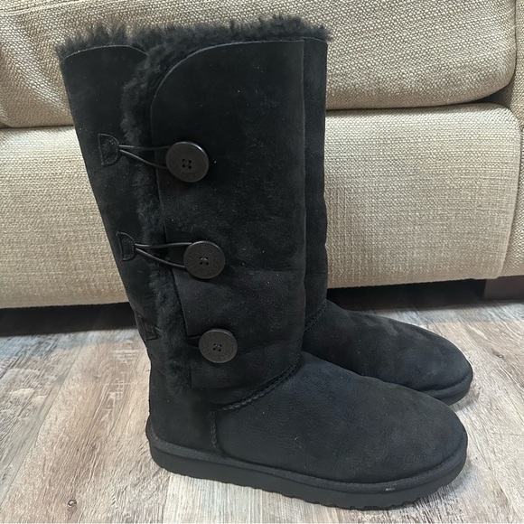 UGG Boots Women 10 Bailey Button Triplet Black Suede - Picture 1 of 8